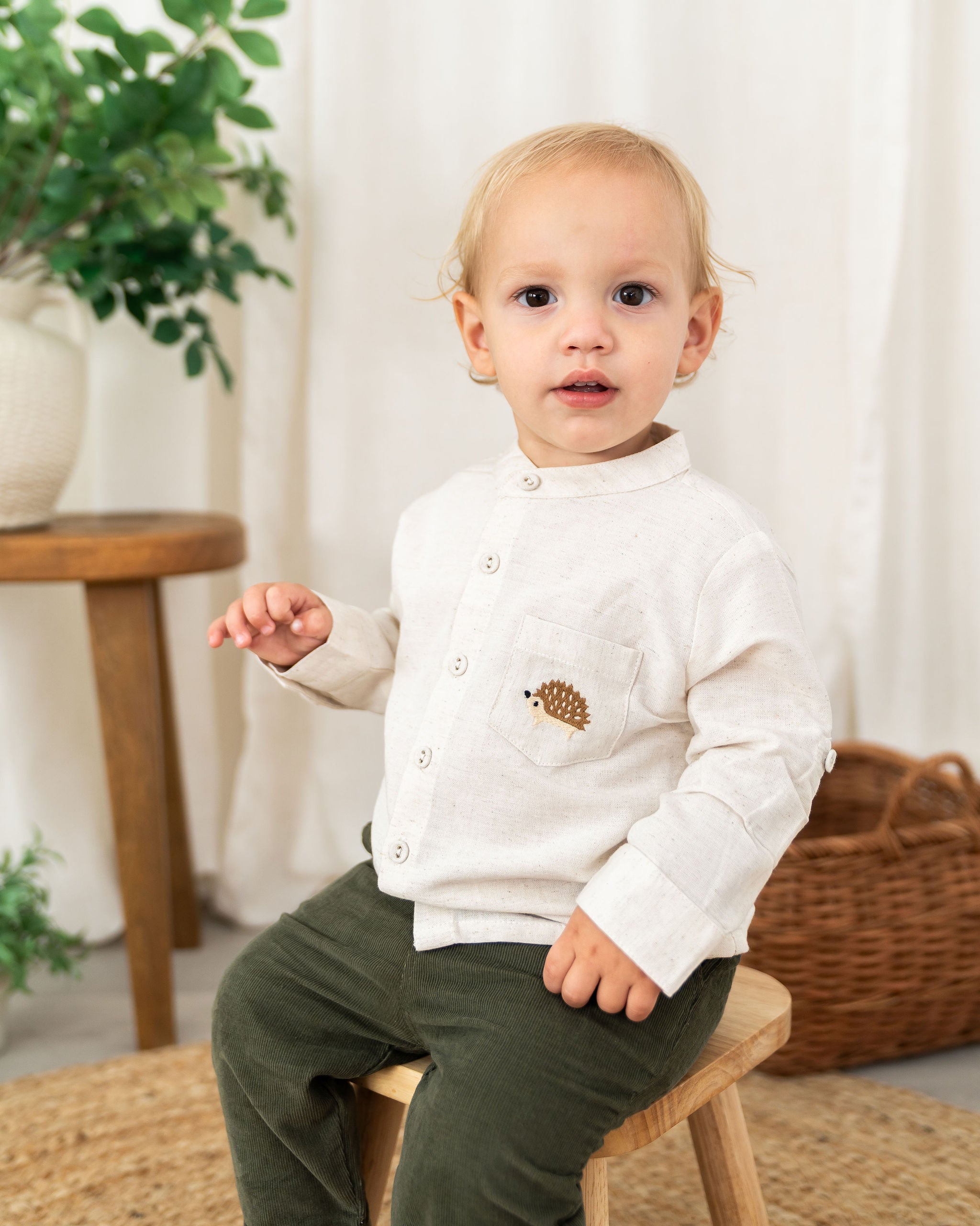 Viverano Felix Hedgehog Embroidered Pocket Baby Shirt & Corduroy Pant Set (Organic Cotton) - Detail